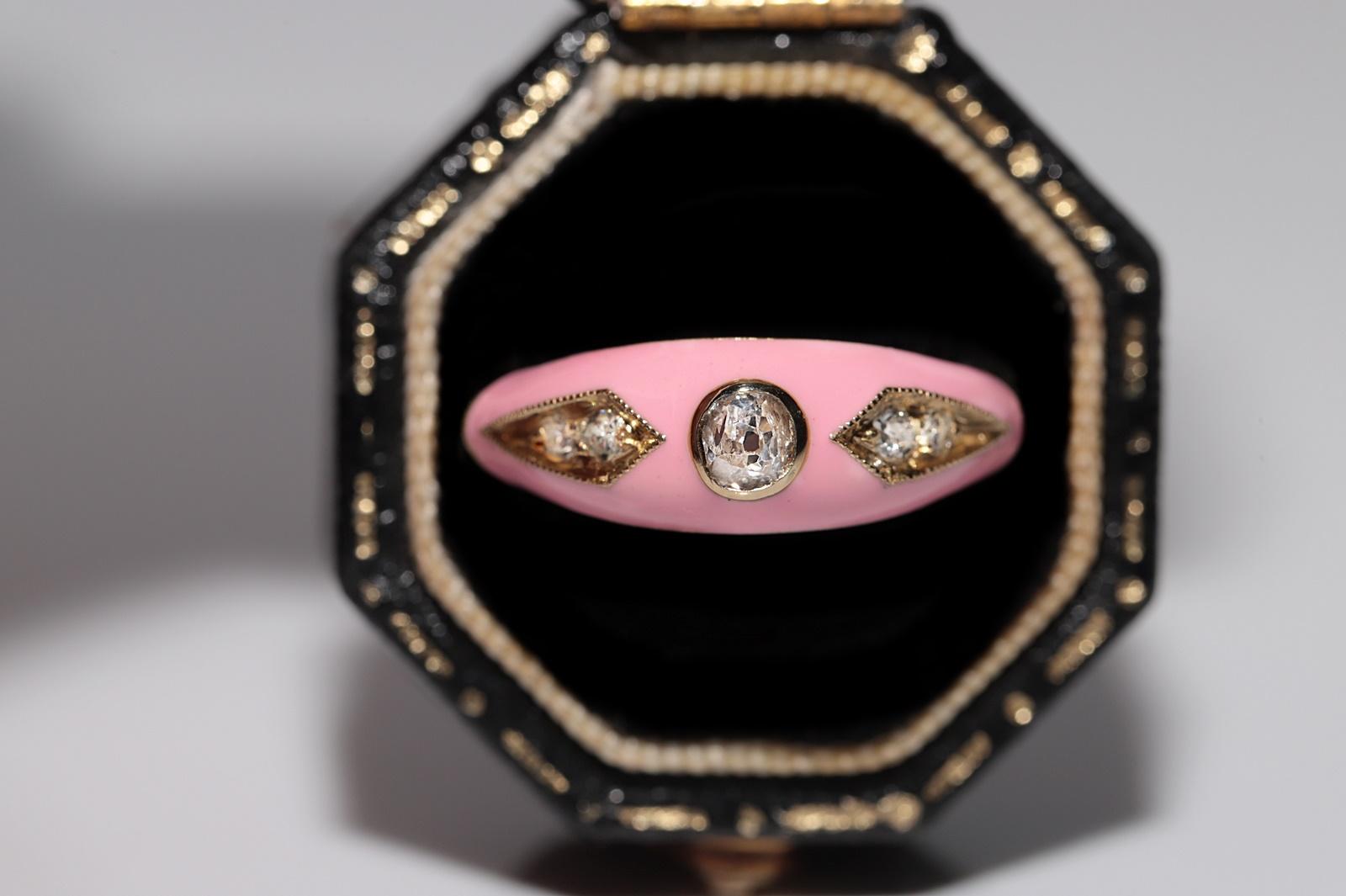 En muy buen estado.
El peso total es de 2,9 gramos.
Totalmente es diamante talla antigua principal y diamante talla única lateral de 0.31 ct.
El diamante es de color H y claridad vs-s1.
La talla del anillo es US 6
Podemos fabricar cualquier