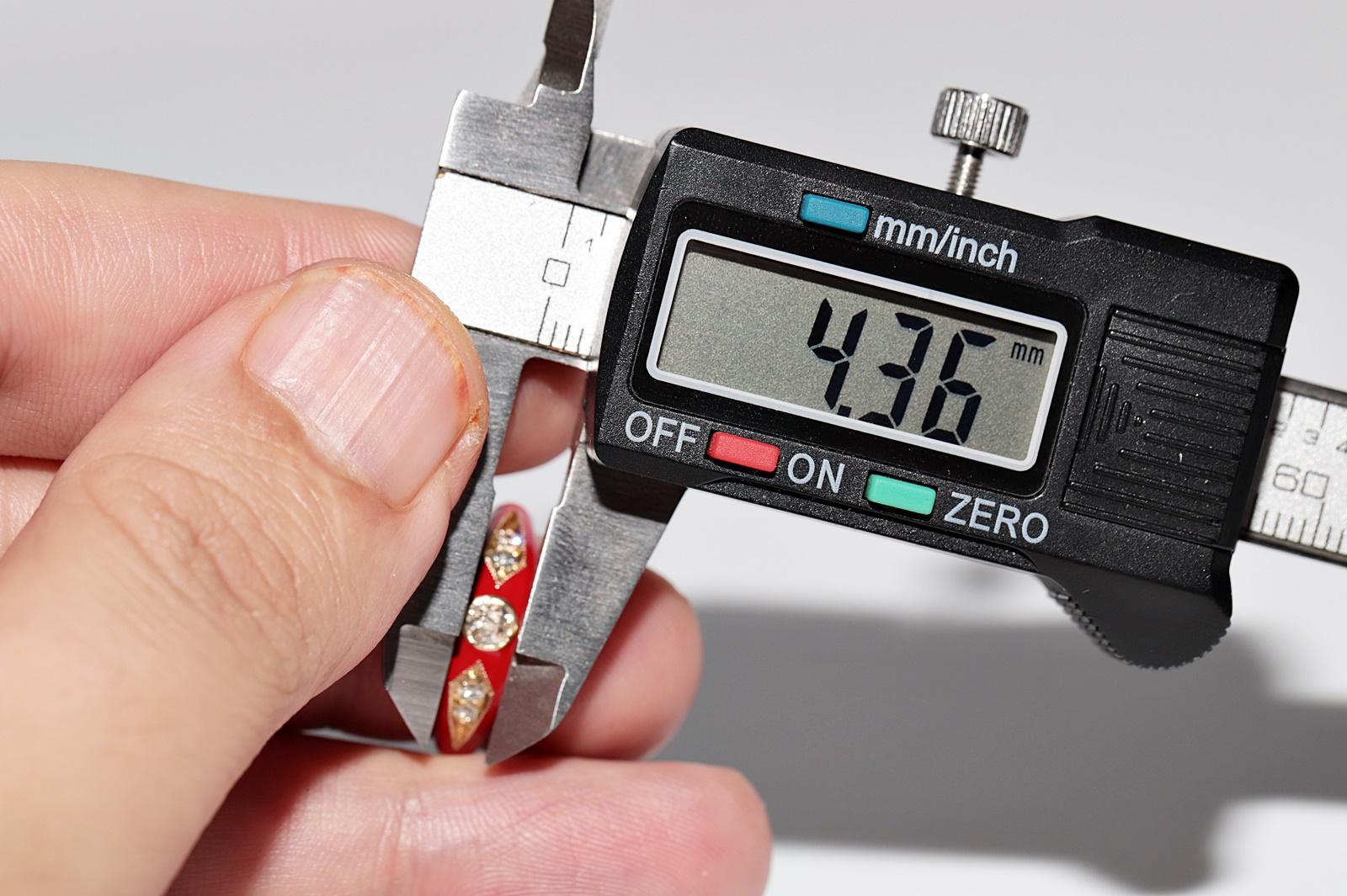 Neu gefertigter Ring aus 14 Karat Gold mit natürlichem Diamanten und roter Emaille, dekoriert im Angebot 7