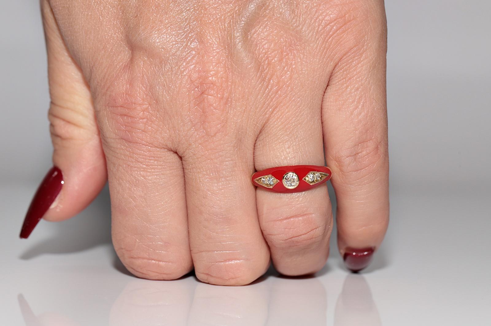 Neu gefertigter Ring aus 14 Karat Gold mit natürlichem Diamanten und roter Emaille, dekoriert im Angebot 9