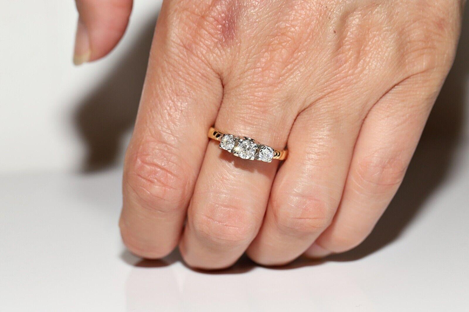 New Made 14k Gold Natural Diamond Decorated Three Stone Ring im Angebot 5