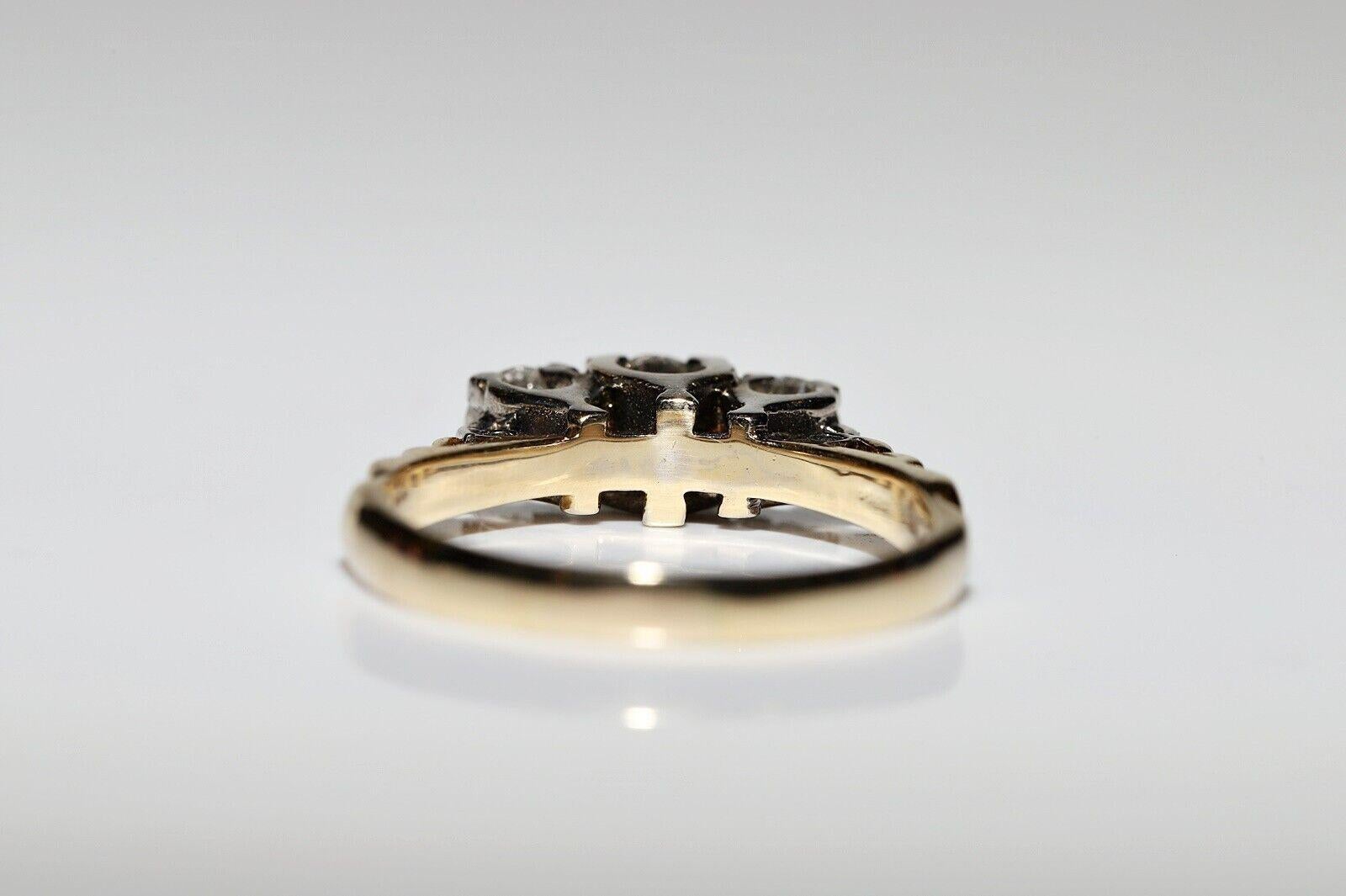 New Made 14k Gold Natural Diamond Decorated Three Stone Ring für Damen oder Herren im Angebot