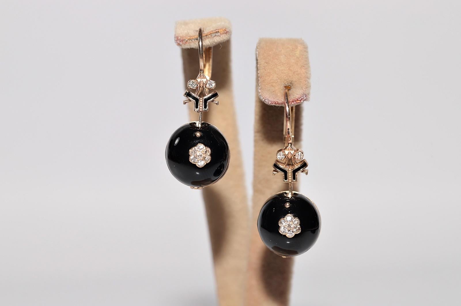 En très bon état.
Le poids total est de 9,8 grammes.
Au total, un diamant de 0,54 ct.
Le diamant est de couleur H et de pureté vs-s1-s2.
N'hésitez pas à nous contacter pour toute question.