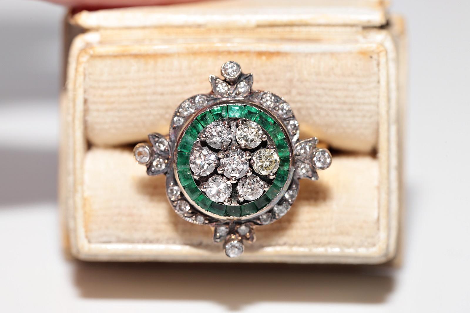 En très bon état.
Le poids total est de 6.2 grammes.
Totalement est un diamant de 0,94 ct.
Le diamant est de couleur G-H-I et de pureté S1.
Totalement en émeraude 1 ct.
La taille de la bague est de 7,5
Nous pouvons fabriquer n'importe quelle