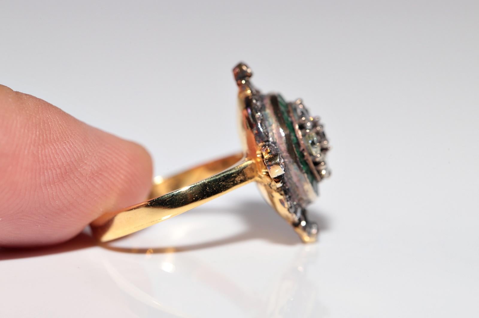 Bague neuve fabriquée en or 14 carats, décorée d'émeraudes naturelles et de diamants calibrés Pour femmes en vente