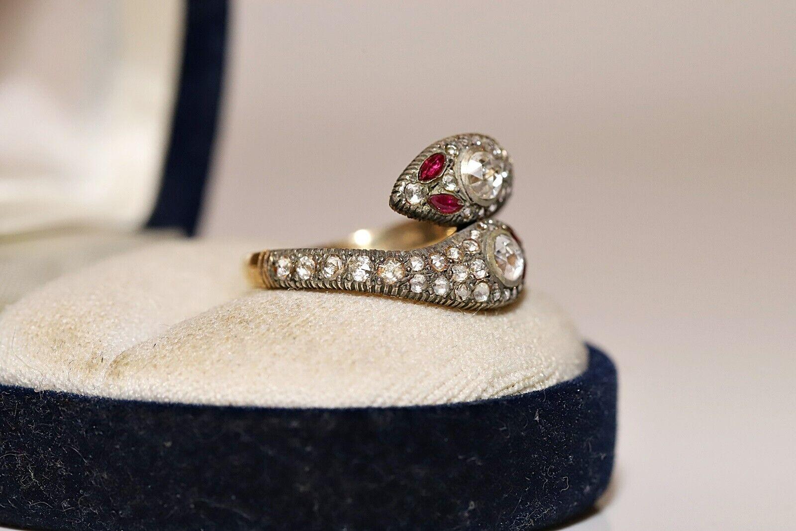 En très bon état.
Le poids total est de 5,4 grammes.
Le diamant est de 0,83 carat.
Le site  Le diamant est de couleur G-H et de pureté VS.
Totalement en rubis 0,18 carat.
La taille de la bague est de 7,5
Nous pouvons fabriquer n'importe quelle