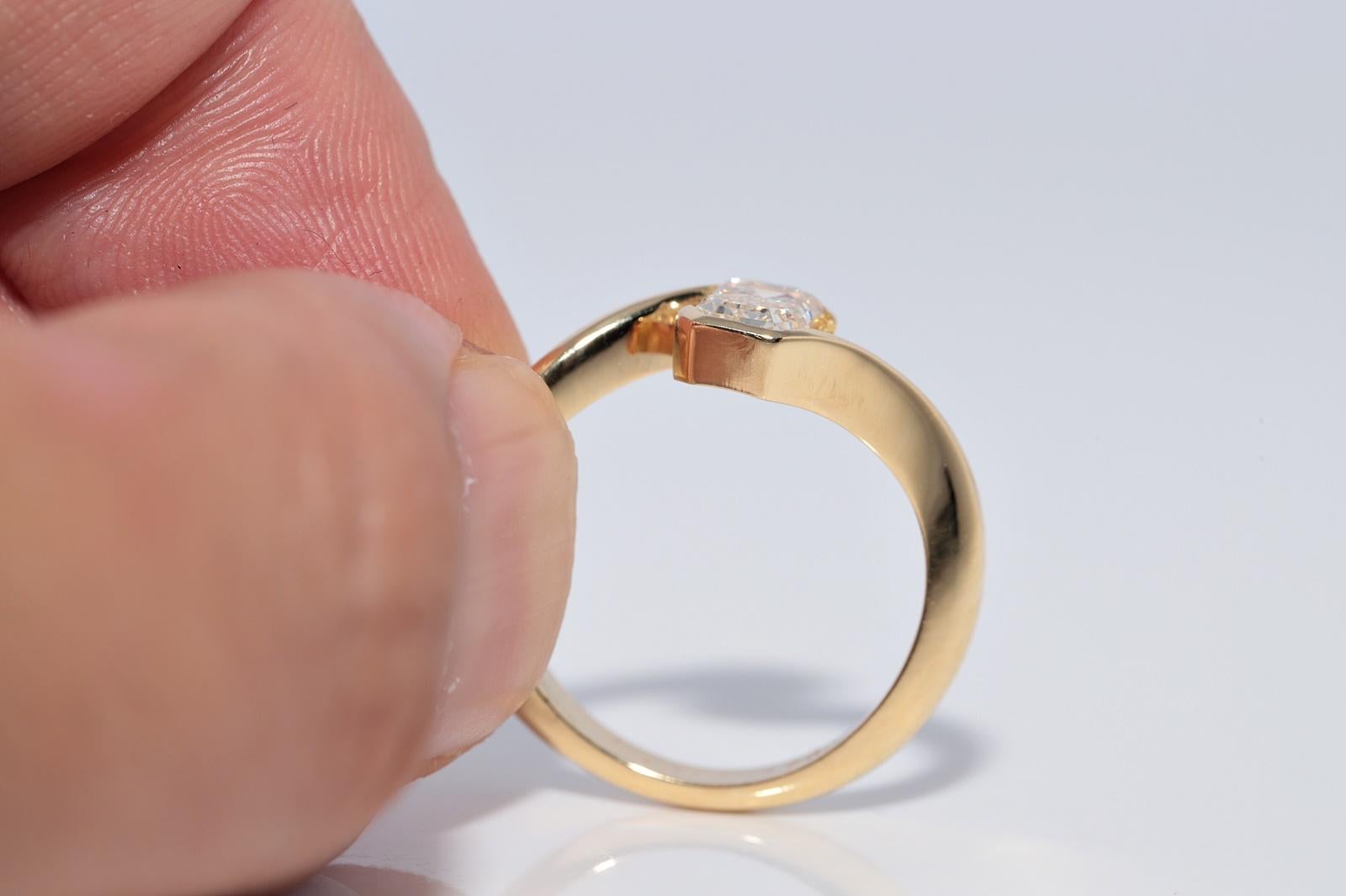 New Made Bague solitaire en or 18k ornée d'un diamant taille émeraude en vente 6