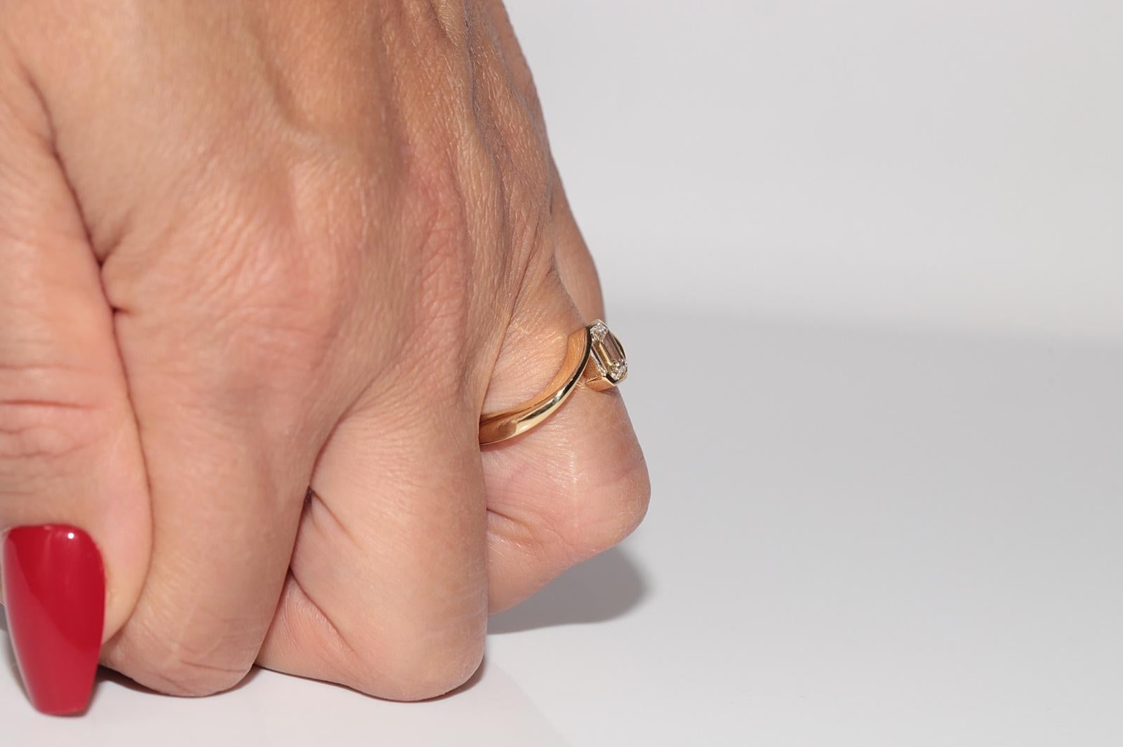 Taille émeraude New Made Bague solitaire en or 18k ornée d'un diamant taille émeraude en vente