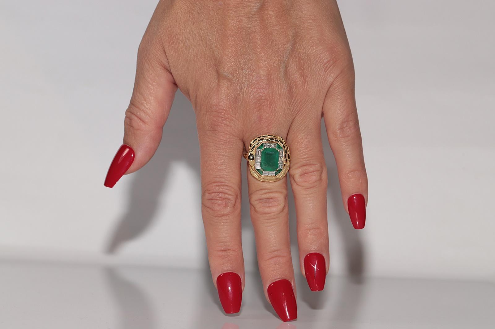New Made 18k Gold Natural Baguette Cut Diamond und Smaragd Schlange Design Ring im Angebot 9