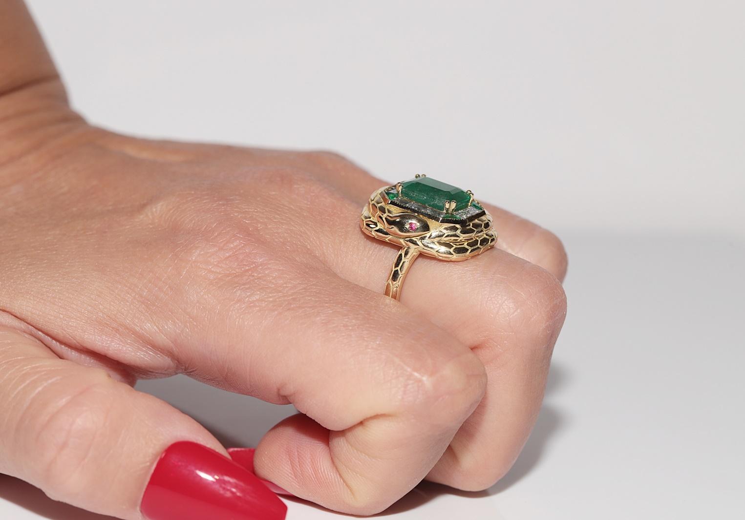 New Made 18k Gold Natural Baguette Cut Diamond und Smaragd Schlange Design Ring im Angebot 14