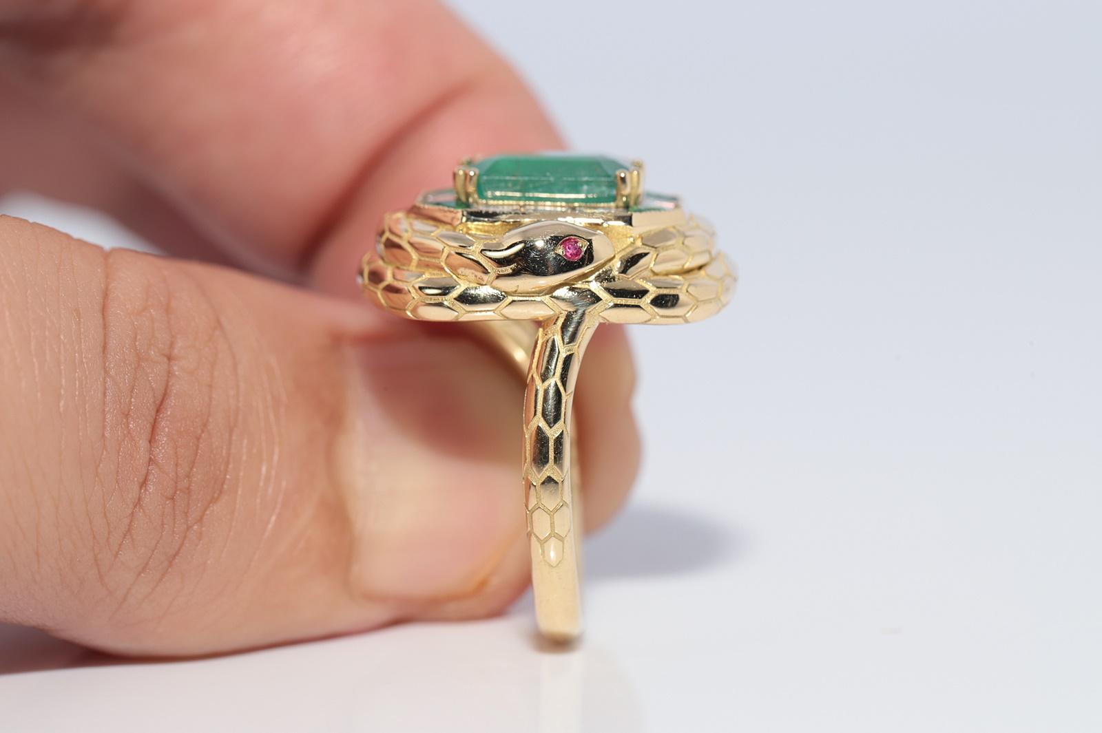 New Made 18k Gold Natural Baguette Cut Diamond und Smaragd Schlange Design Ring (Moderne) im Angebot