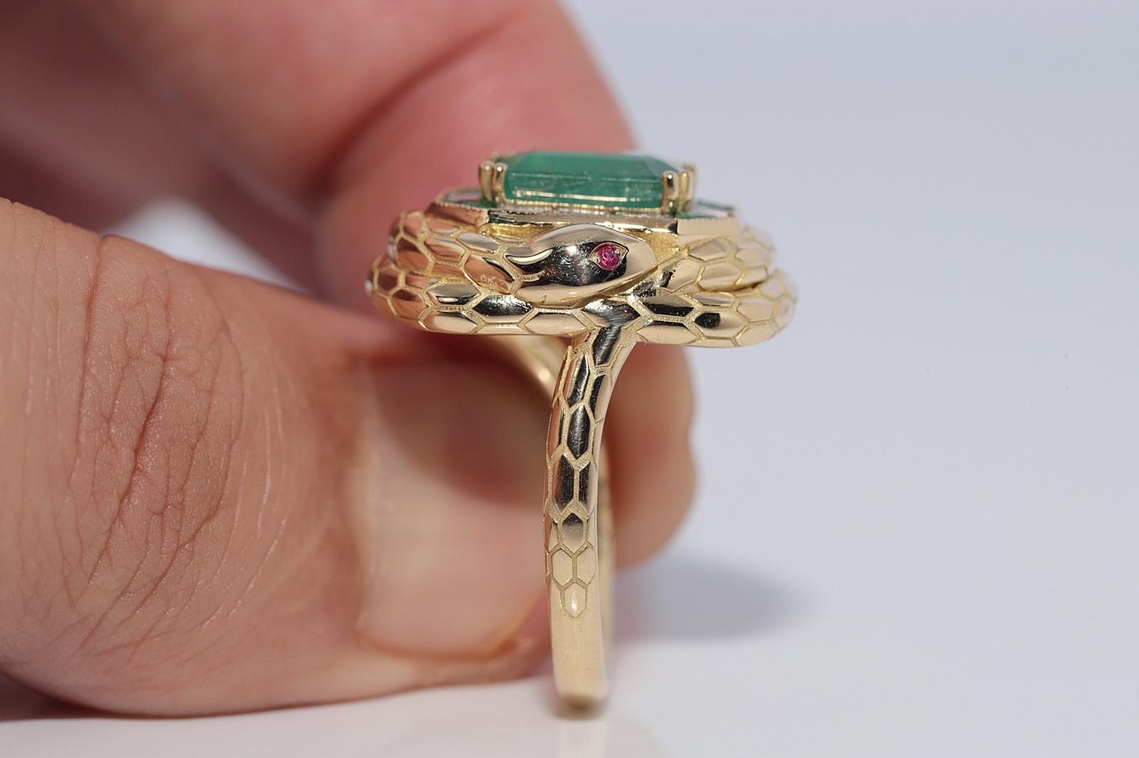 New Made 18k Gold Natural Baguette Cut Diamond und Smaragd Schlange Design Ring im Angebot 1