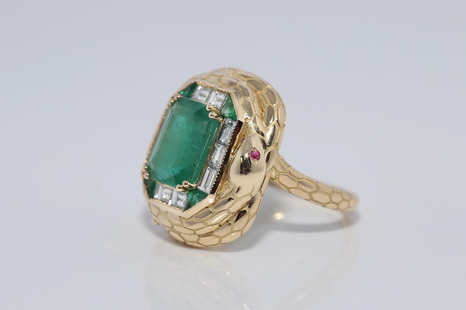 New Made 18k Gold Natural Baguette Cut Diamond und Smaragd Schlange Design Ring im Angebot 3