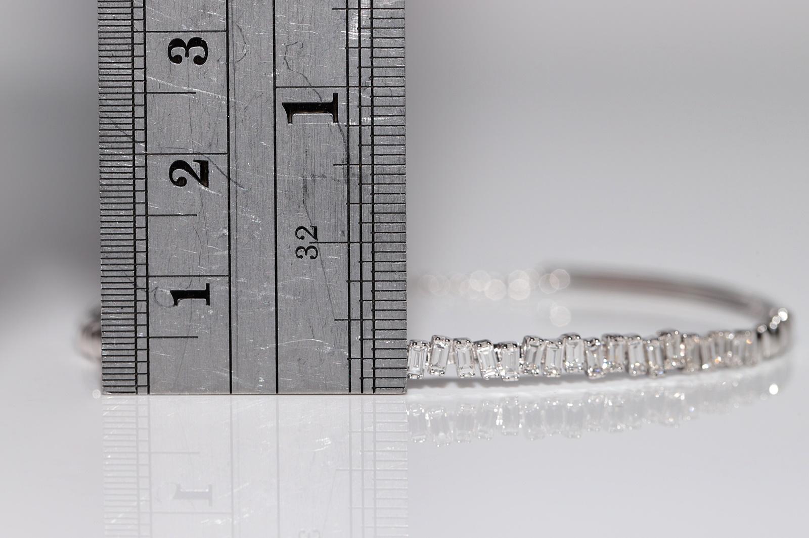 Neu Hergestellter 18k Gold Natürlicher Baguetteschliff Diamant-Armreif mit Baguetteschliff Dekoriert im Angebot 5