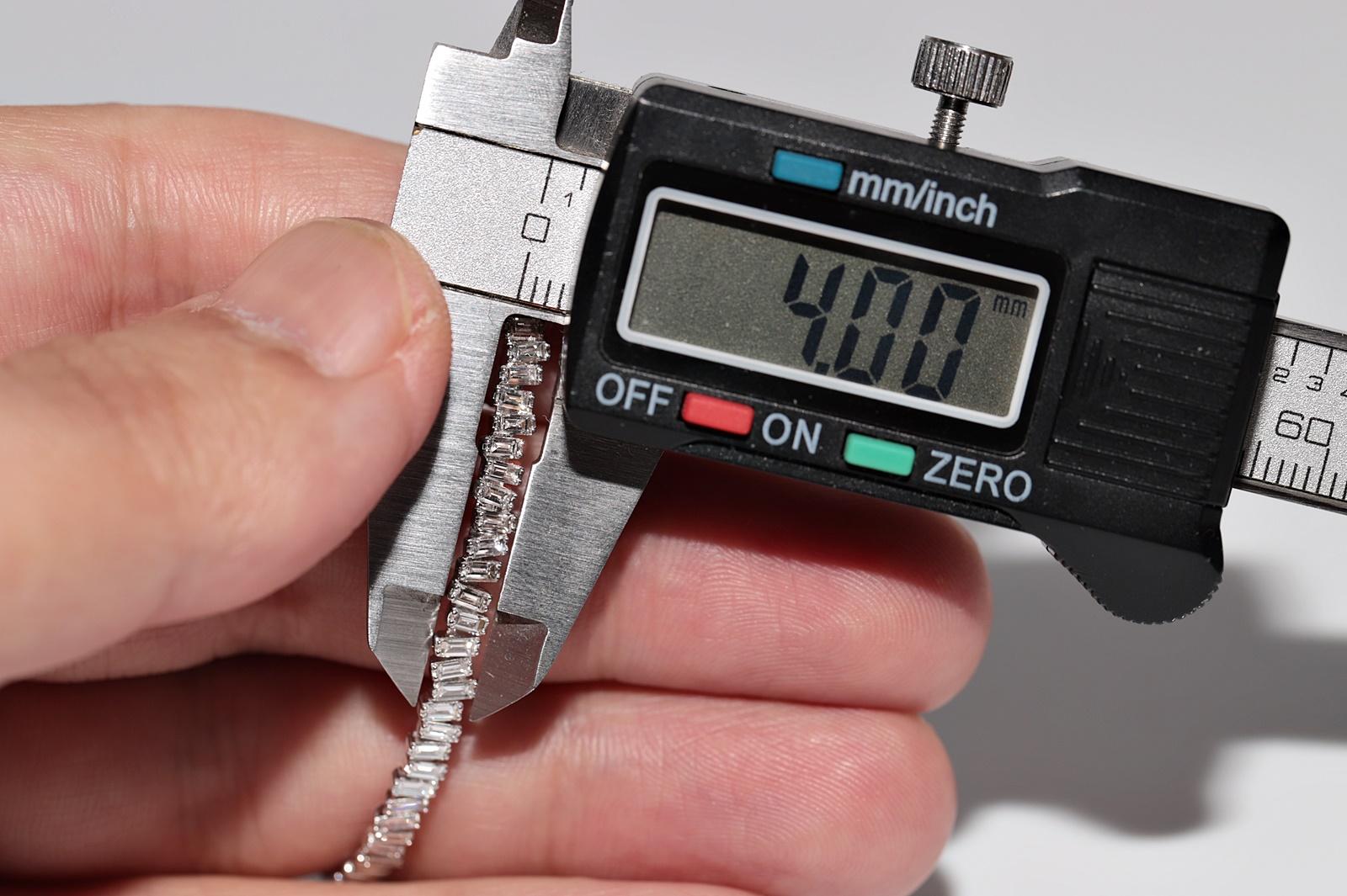 Neu Hergestellter 18k Gold Natürlicher Baguetteschliff Diamant-Armreif mit Baguetteschliff Dekoriert im Angebot 6