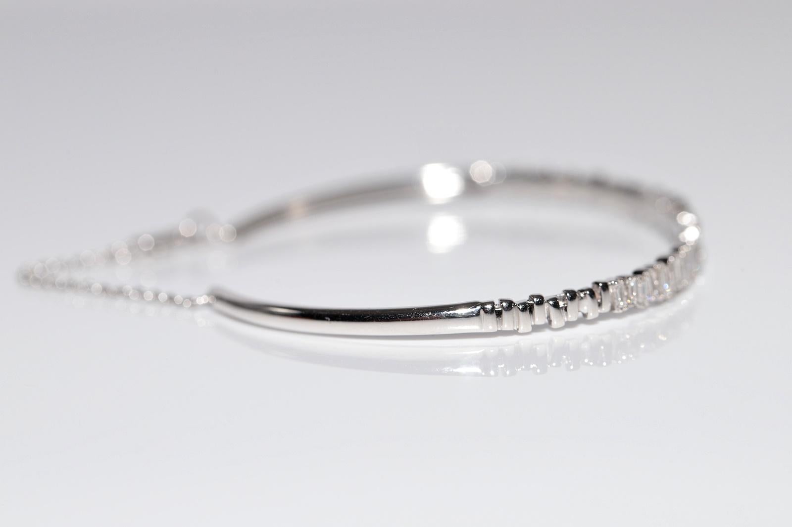 Neu Hergestellter 18k Gold Natürlicher Baguetteschliff Diamant-Armreif mit Baguetteschliff Dekoriert im Angebot 10