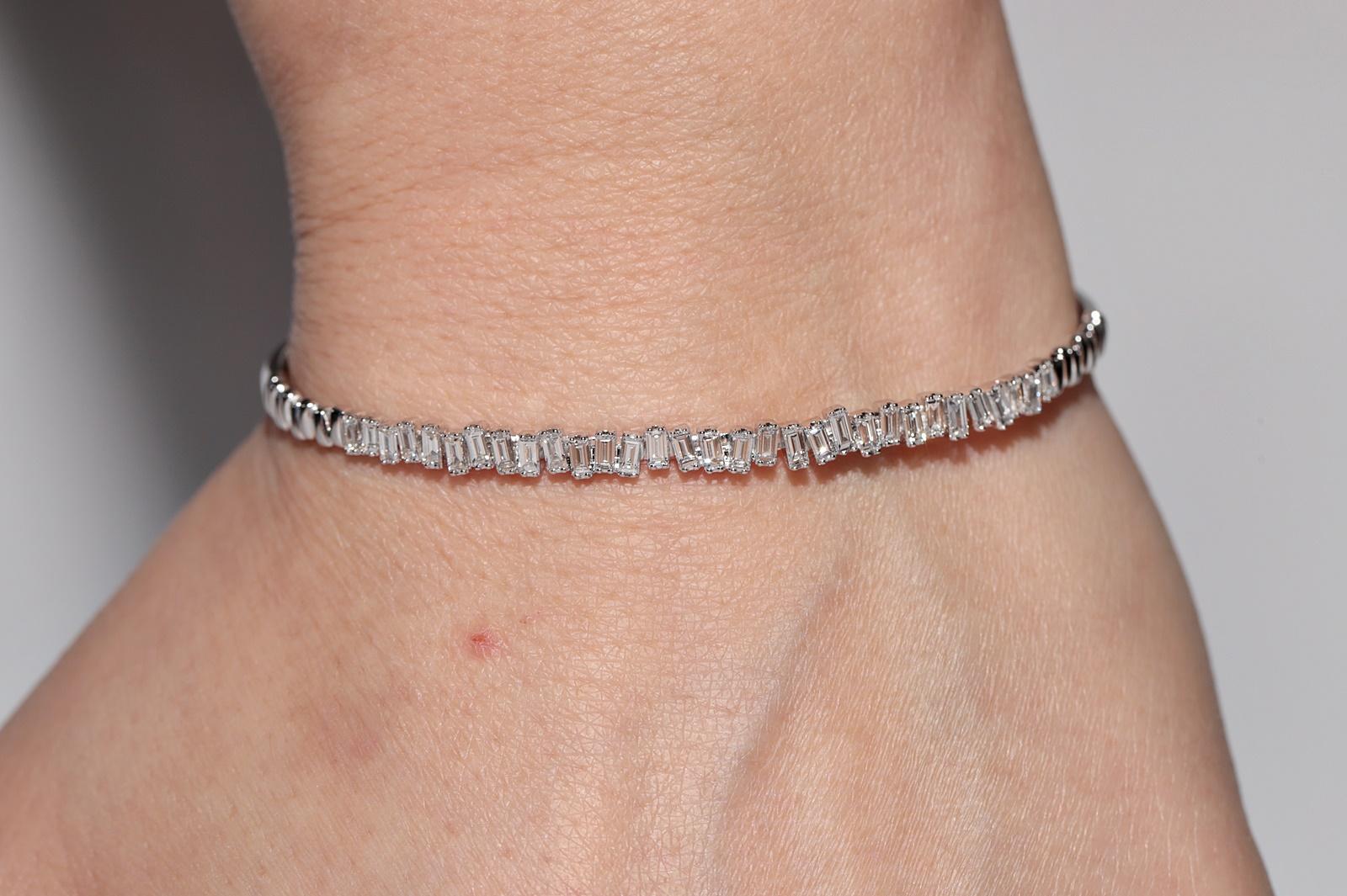 Neu Hergestellter 18k Gold Natürlicher Baguetteschliff Diamant-Armreif mit Baguetteschliff Dekoriert im Zustand „Gut“ im Angebot in Fatih/İstanbul, 34