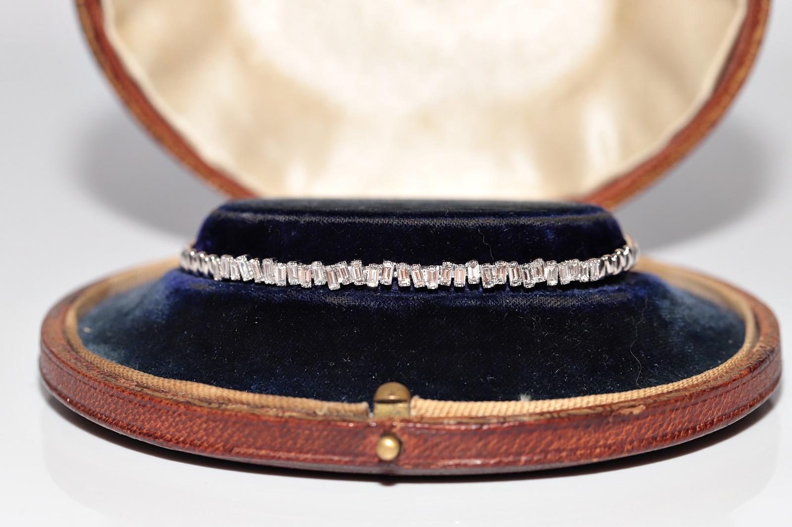 Neu Hergestellter 18k Gold Natürlicher Baguetteschliff Diamant-Armreif mit Baguetteschliff Dekoriert im Angebot 2