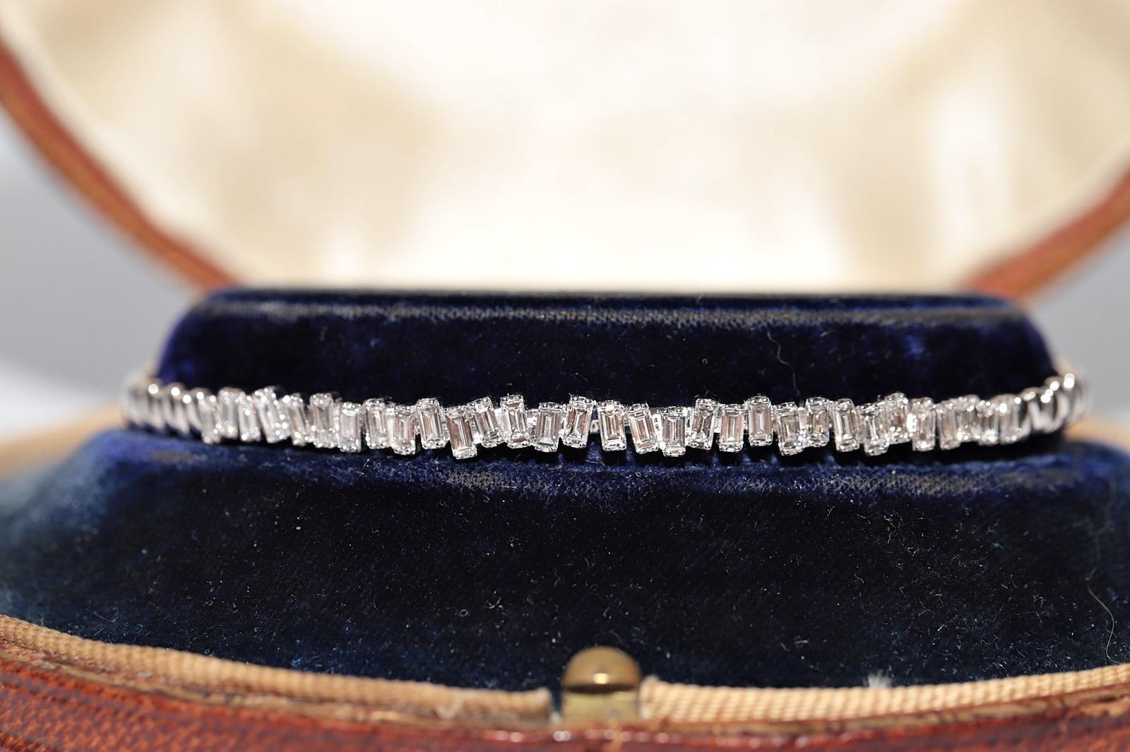 Neu Hergestellter 18k Gold Natürlicher Baguetteschliff Diamant-Armreif mit Baguetteschliff Dekoriert im Angebot 3