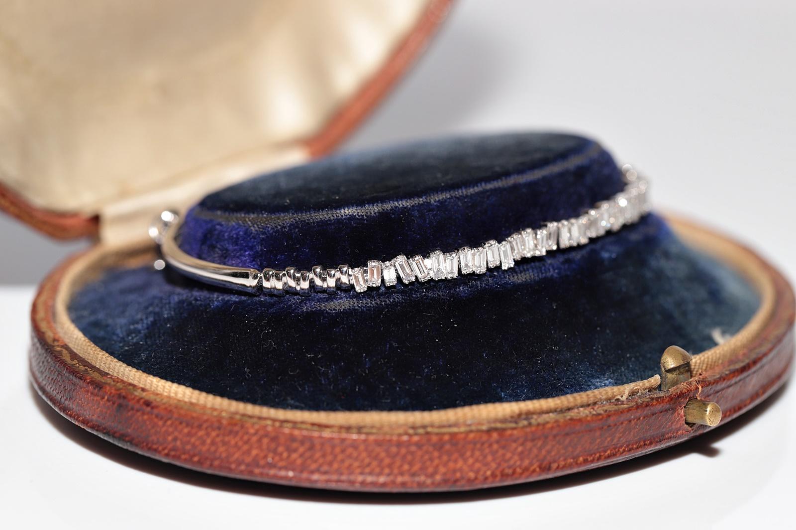 Neu Hergestellter 18k Gold Natürlicher Baguetteschliff Diamant-Armreif mit Baguetteschliff Dekoriert im Angebot 4