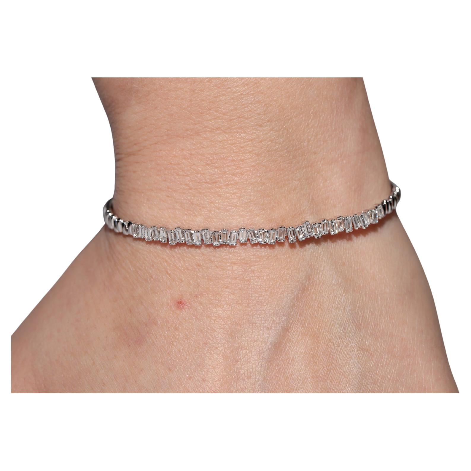 New Made 18k Gold Natural Baguette Cut Diamond Decorated Bangle Bracelet