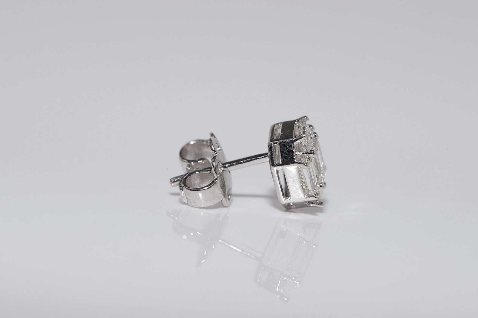 New Made Boucle d'oreille en or 18k ornée de diamants baguette naturels en vente 1