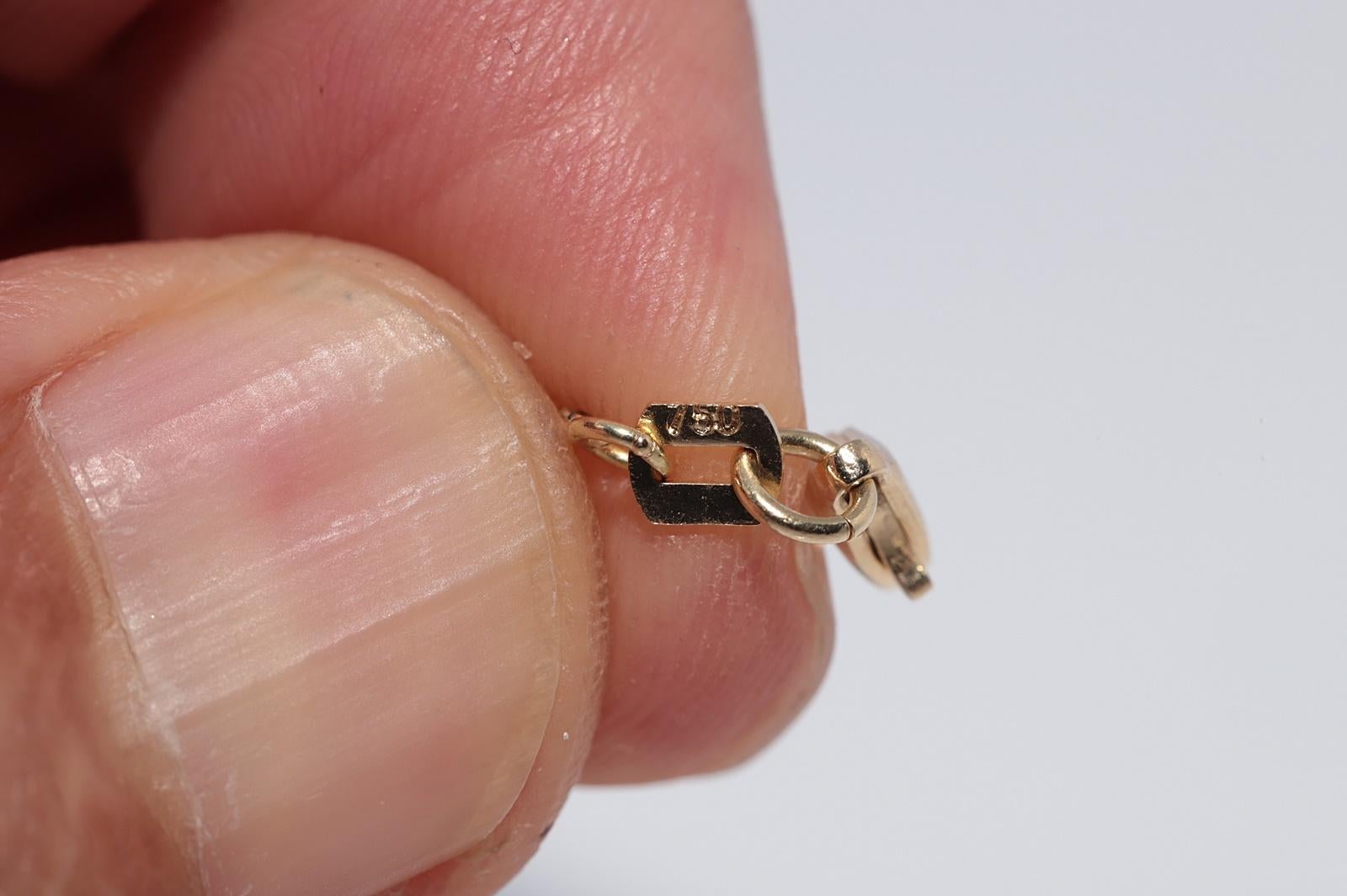 New Made 18k Gold Natural Baguette Cut Trillion Cut Diamond Arrow Necklace For Sale 6