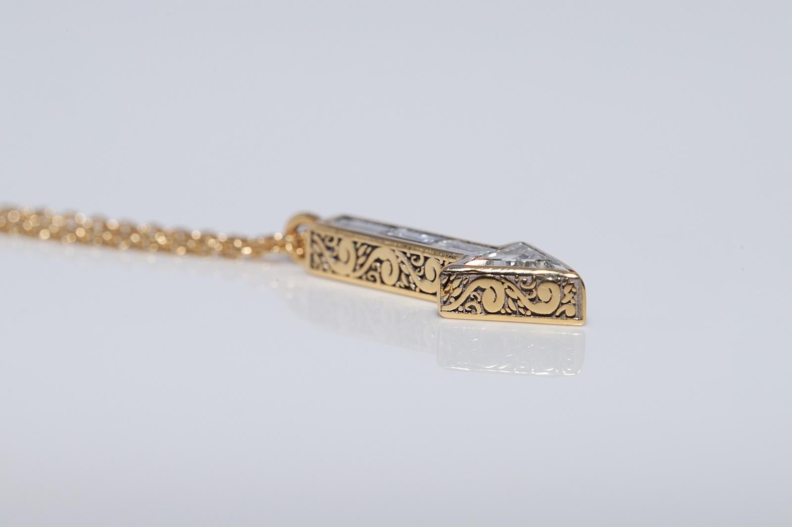 New Made 18k Gold Natural Baguette Cut Trillion Cut Diamond Arrow Necklace For Sale 7