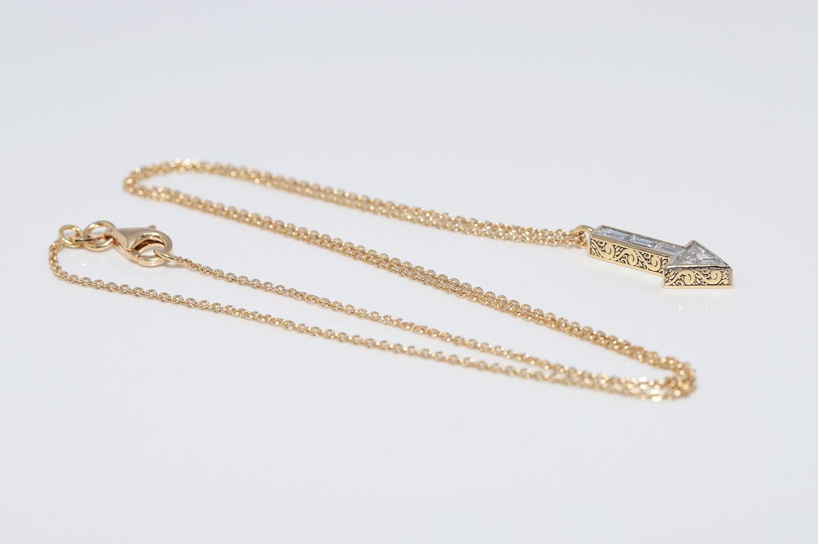 New Made 18k Gold Natural Baguette Cut Trillion Cut Diamond Arrow Necklace For Sale 8