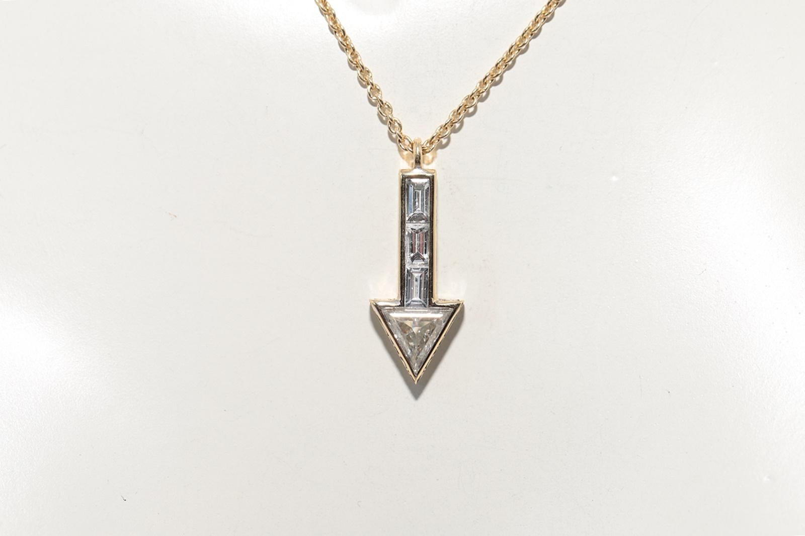 New Made 18k Gold Natural Baguette Cut Trillion Cut Diamond Arrow Necklace For Sale 10