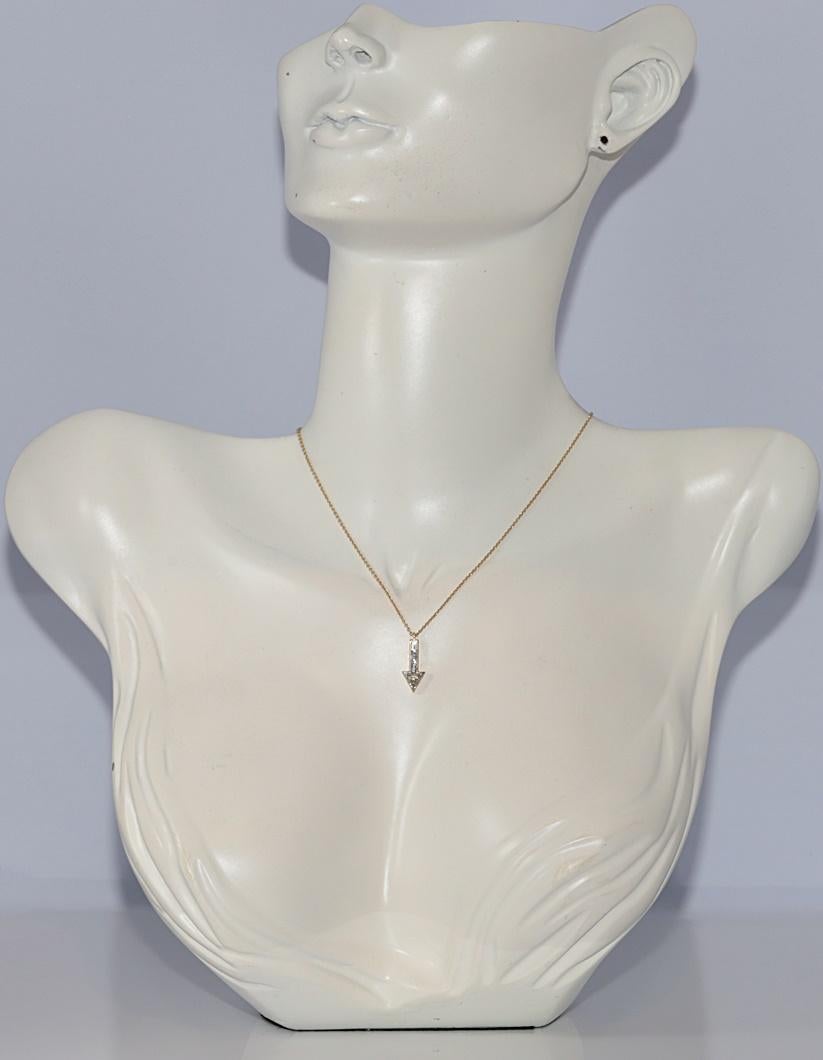 New Made 18k Gold Natural Baguette Cut Trillion Cut Diamond Arrow Necklace For Sale 11