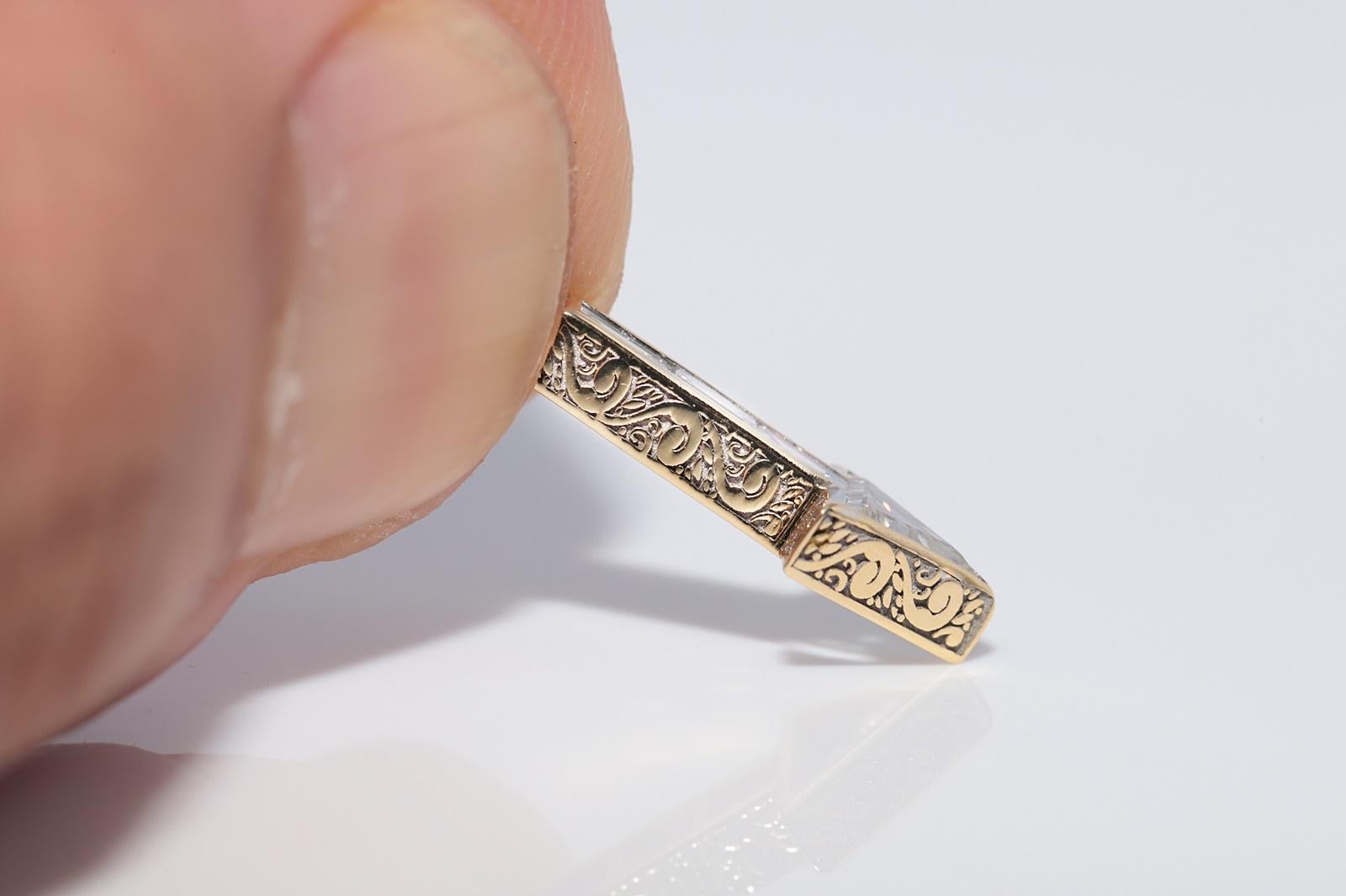 Women's New Made 18k Gold Natural Baguette Cut Trillion Cut Diamond Arrow Necklace For Sale