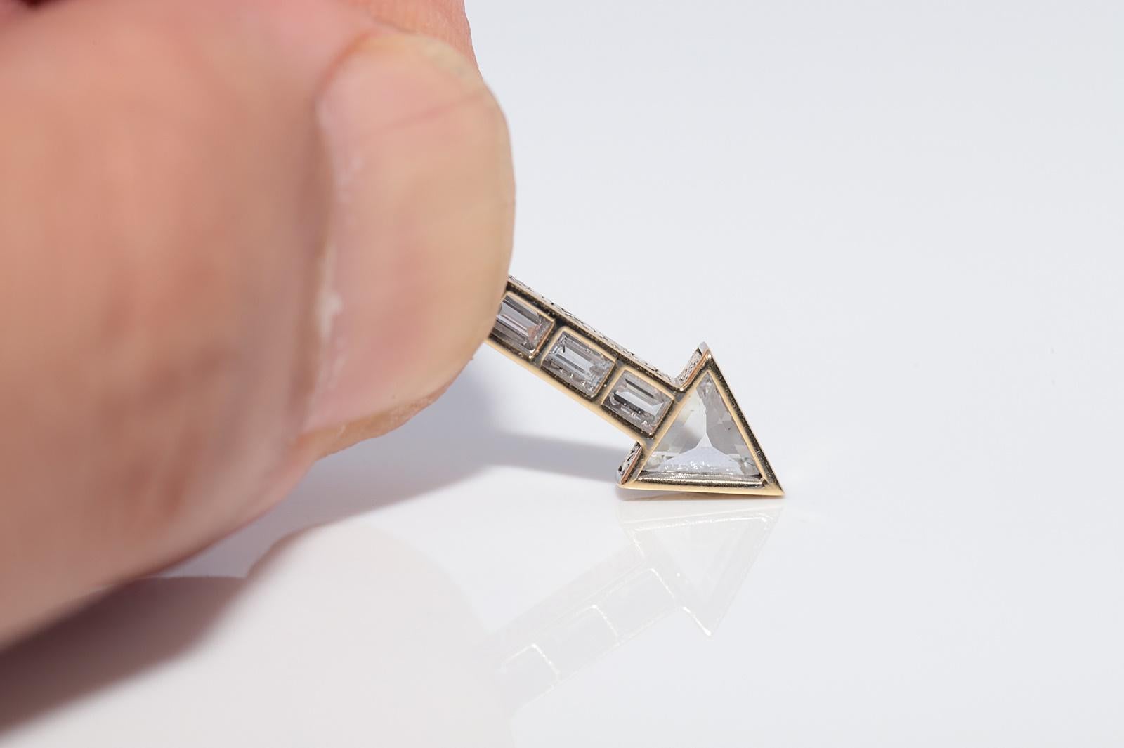 New Made 18k Gold Natural Baguette Cut Trillion Cut Diamond Arrow Necklace For Sale 1