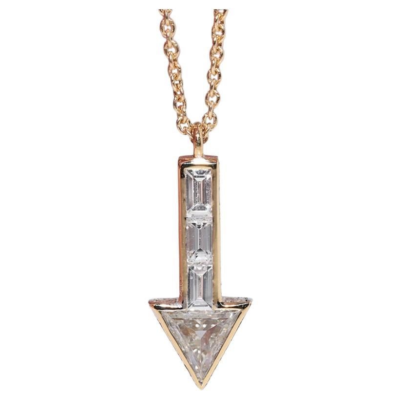 New Made 18k Gold Natural Baguette Cut Trillion Cut Diamond Arrow Necklace For Sale