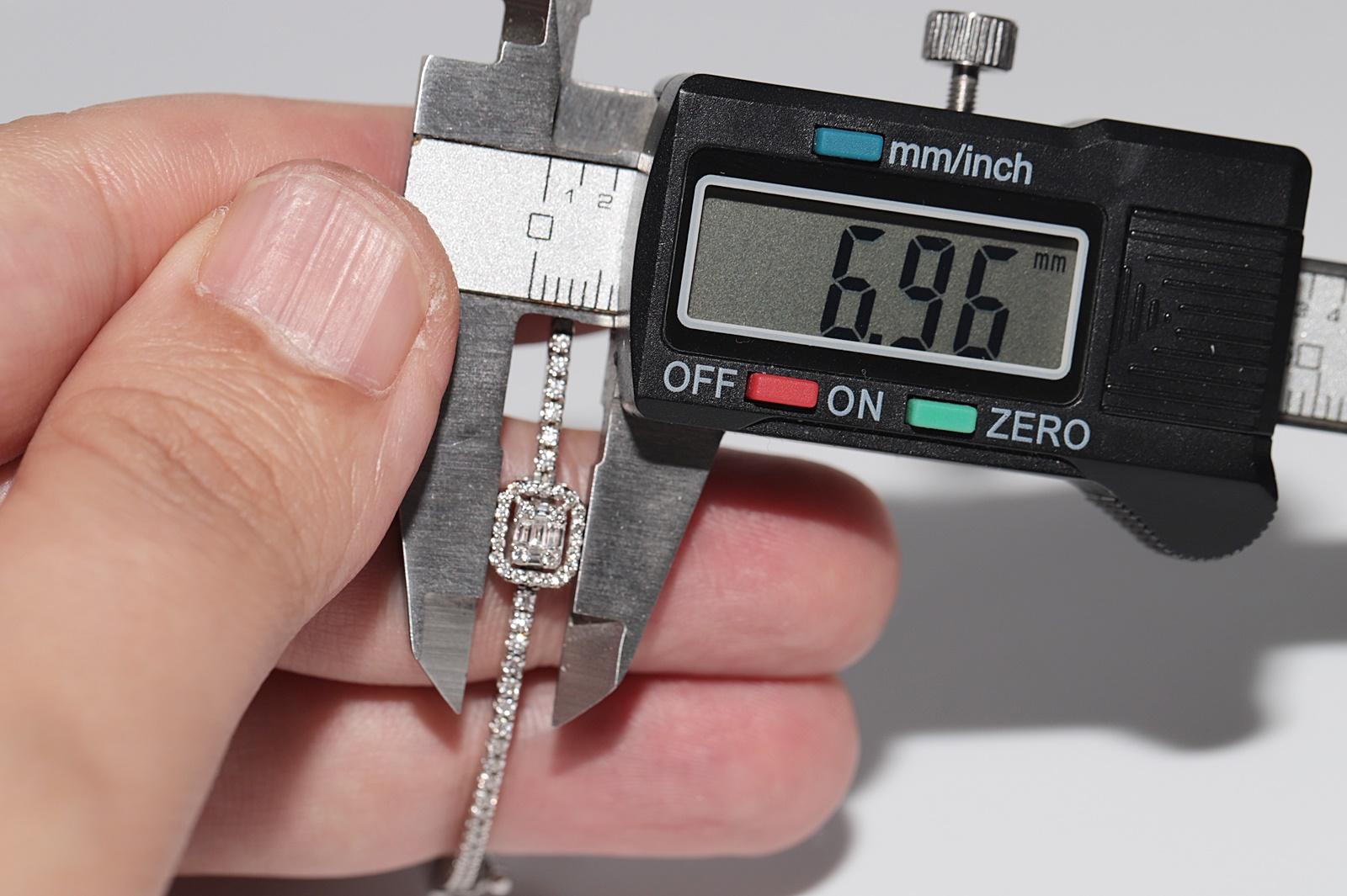 New Made  Bracelet jonc en or 18 carats avec diamants naturels brillants et taille baguette en vente 4