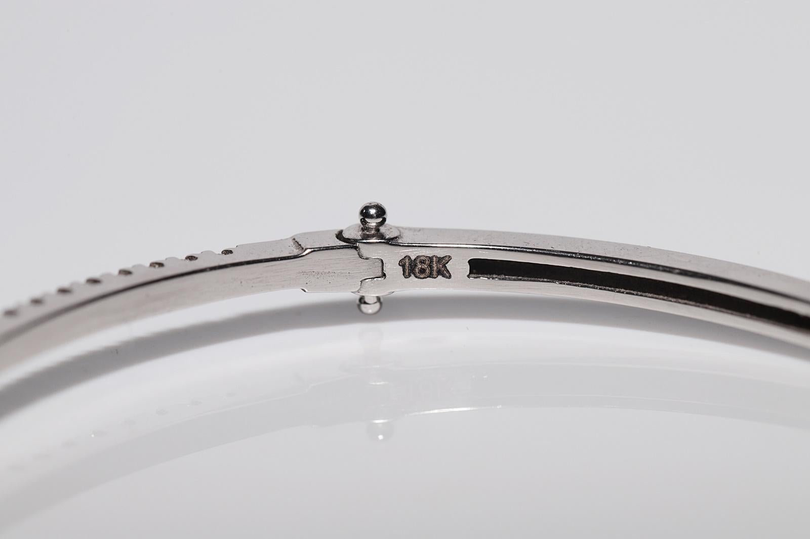 New Made  18k Gold Natural Brilliant And Baguette Cut Diamond Bangle Bracelet im Angebot 6