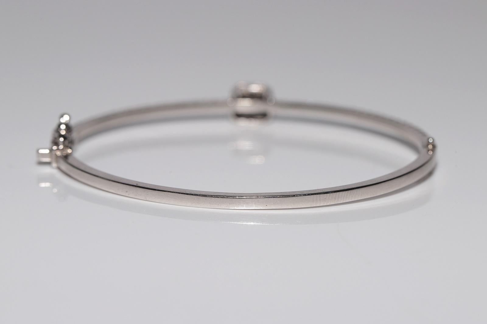 New Made  18k Gold Natural Brilliant And Baguette Cut Diamond Bangle Bracelet im Angebot 12