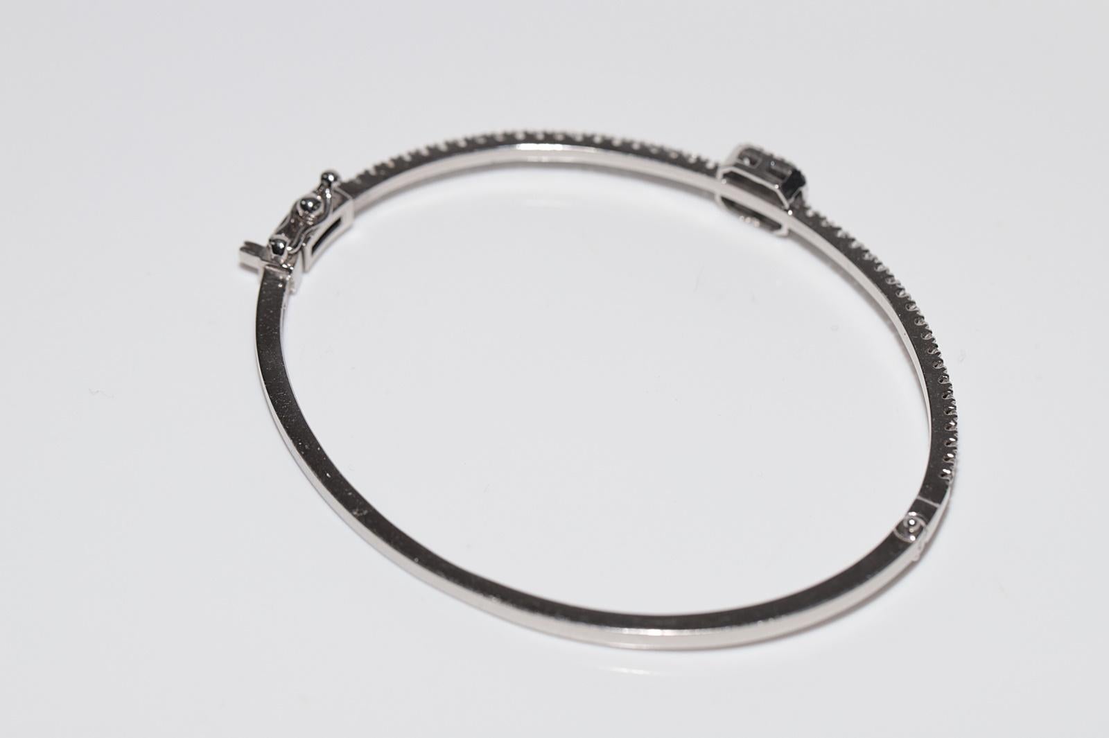 New Made  Bracelet jonc en or 18 carats avec diamants naturels brillants et taille baguette en vente 13