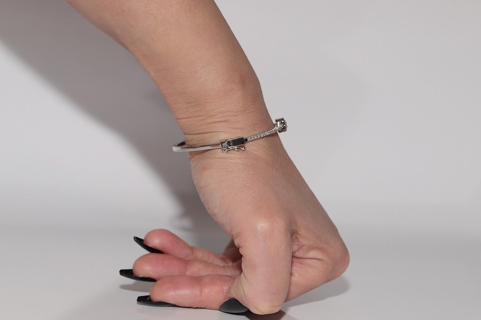 Taille brillant New Made  Bracelet jonc en or 18 carats avec diamants naturels brillants et taille baguette en vente