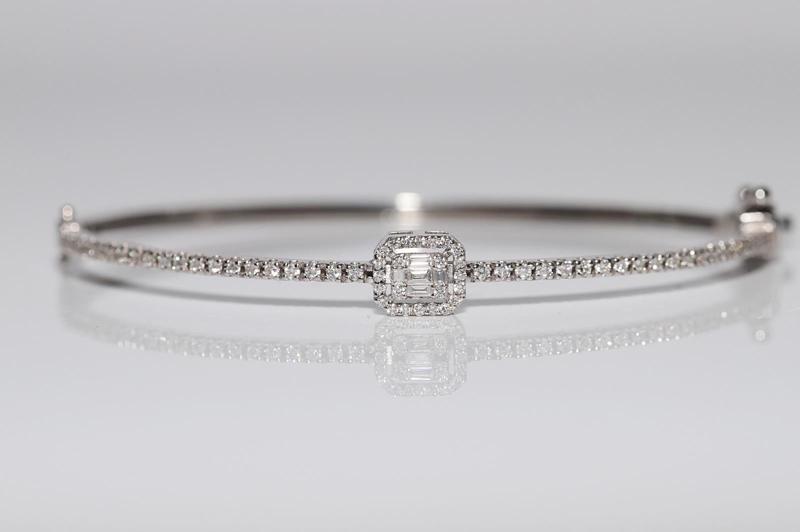 New Made  18k Gold Natural Brilliant And Baguette Cut Diamond Bangle Bracelet Damen im Angebot