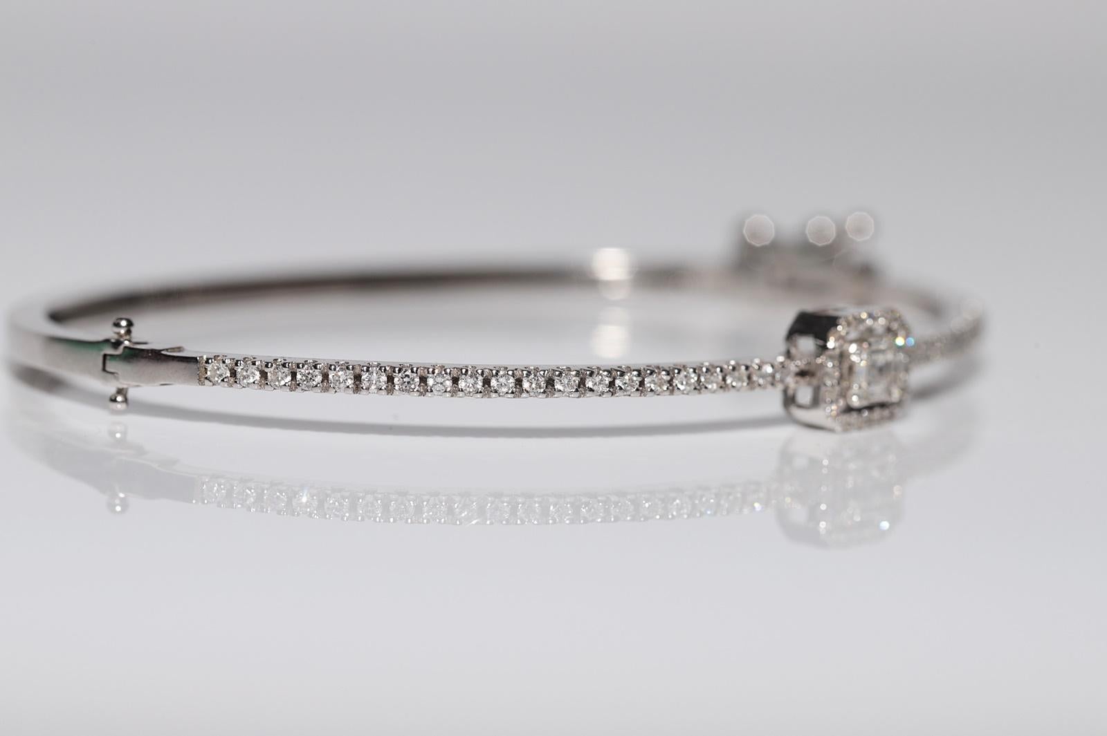 New Made  Bracelet jonc en or 18 carats avec diamants naturels brillants et taille baguette en vente 1