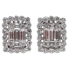 New Made 18k Gold Natural Brilliant Cut And Baguette Cut Diamond Stud Earring