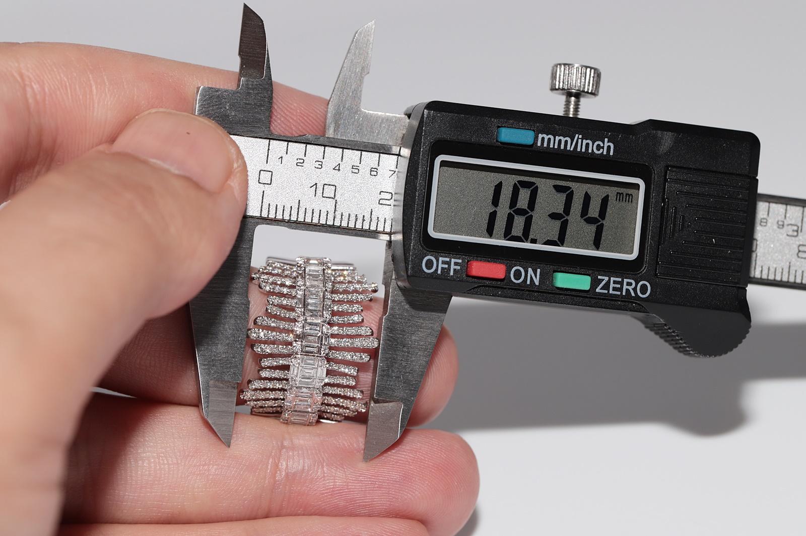 Neuer 18 Karat Gold Diamant-Tankring mit natürlichem Brillantschliff und Diamant im Baguetteschliff im Angebot 6