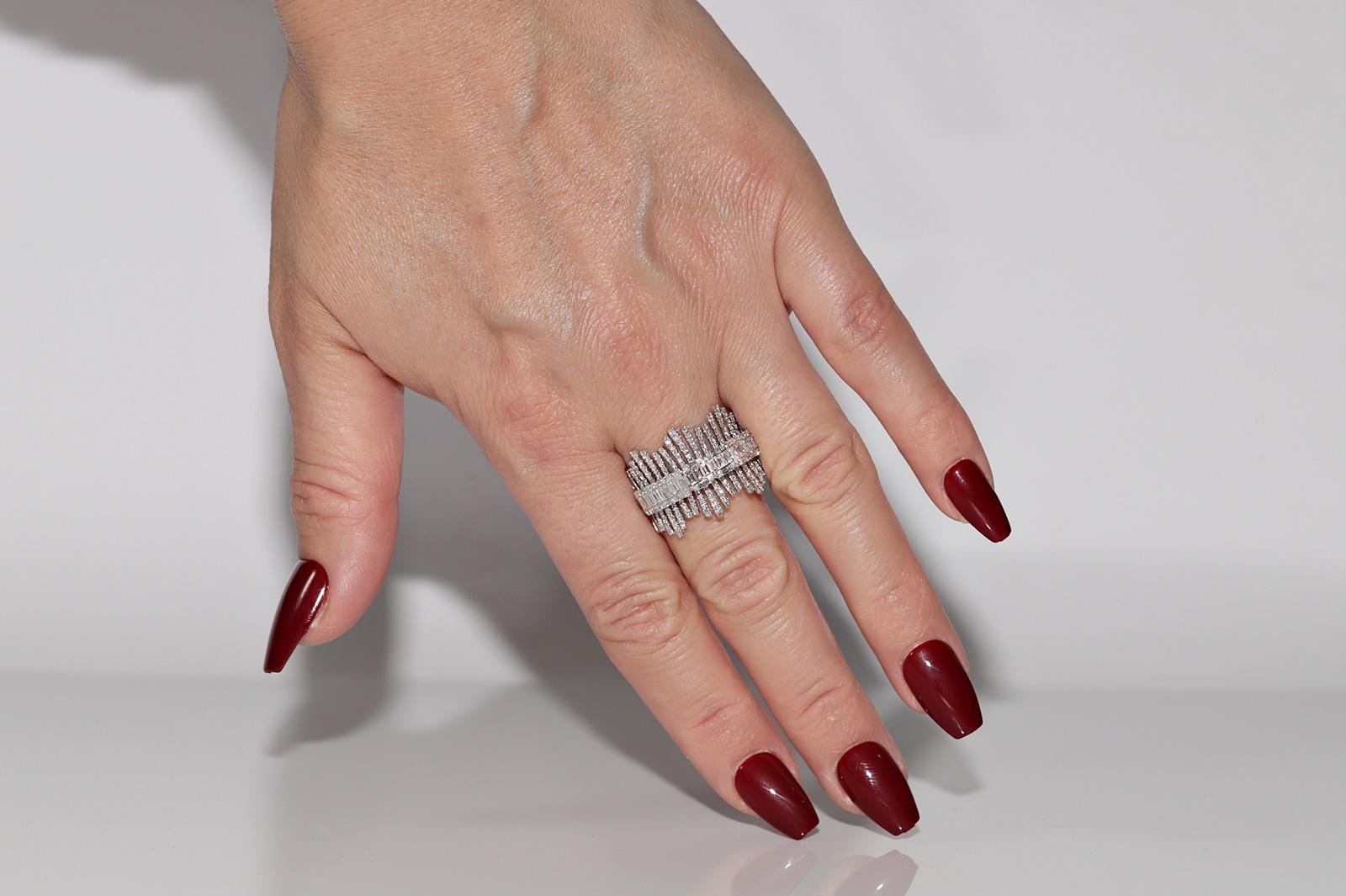 Neuer 18 Karat Gold Diamant-Tankring mit natürlichem Brillantschliff und Diamant im Baguetteschliff im Angebot 7