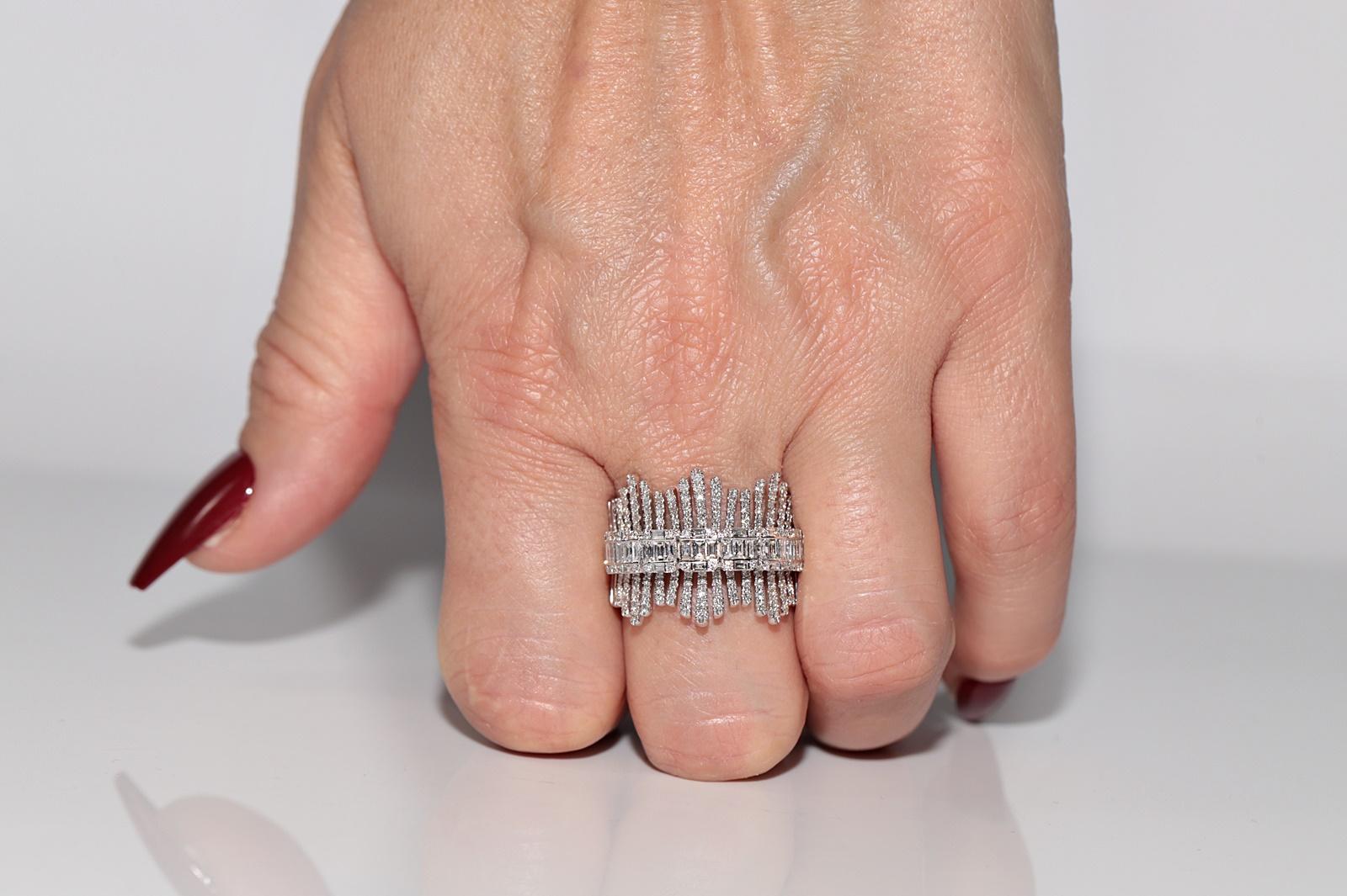 Neuer 18 Karat Gold Diamant-Tankring mit natürlichem Brillantschliff und Diamant im Baguetteschliff im Angebot 8