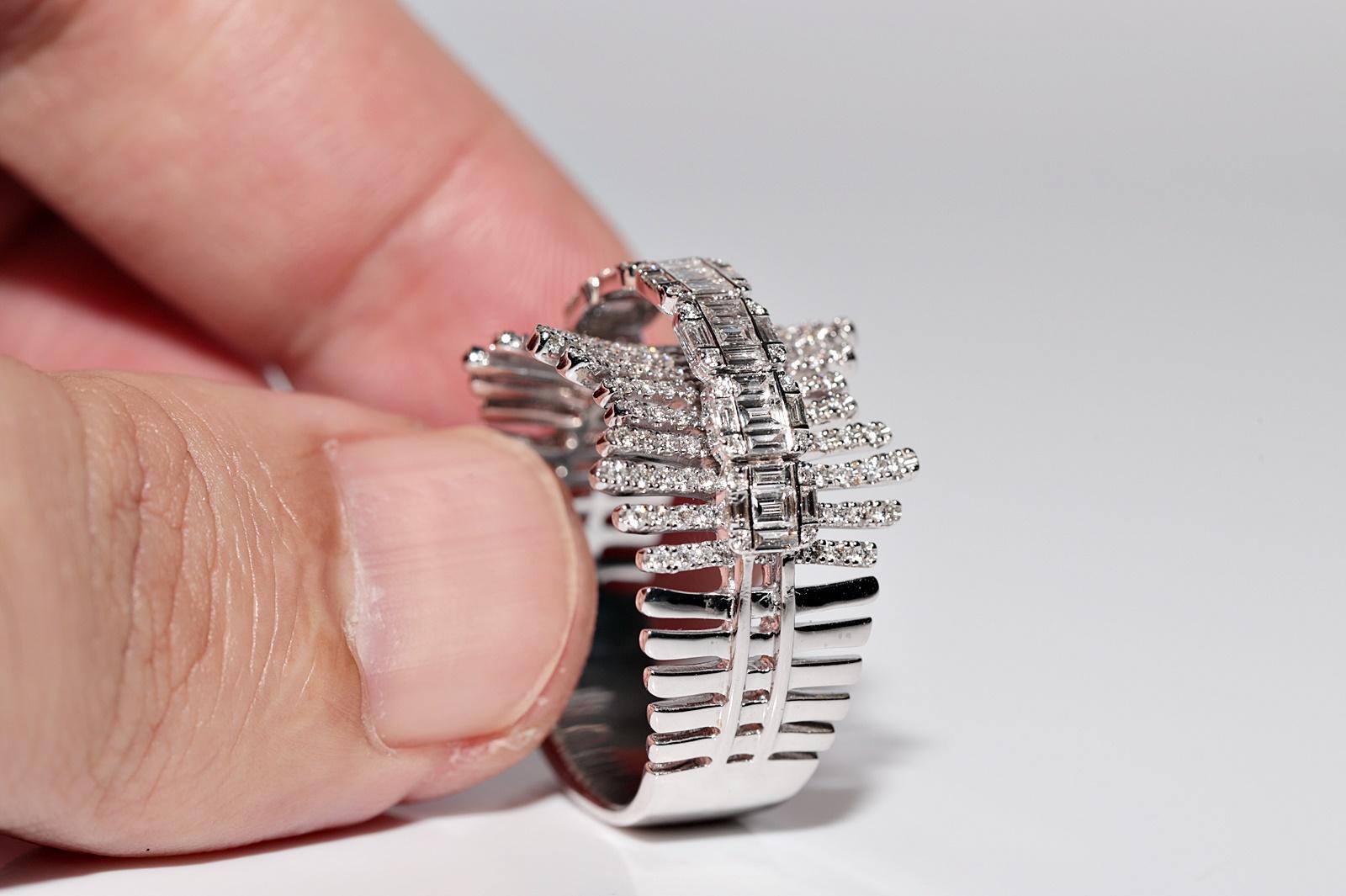 Neuer 18 Karat Gold Diamant-Tankring mit natürlichem Brillantschliff und Diamant im Baguetteschliff im Angebot 1