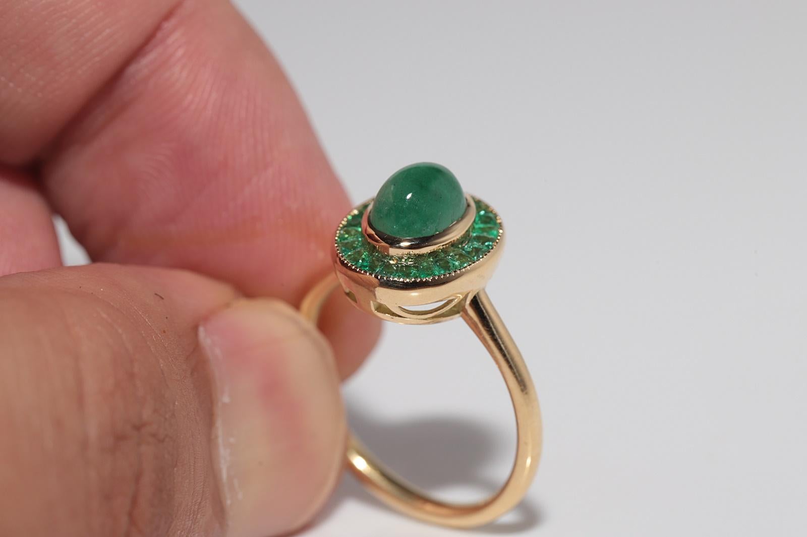 New Made Bague en or 18k ornée d'émeraudes naturelles taillées en cabochon et en calibre en vente 7