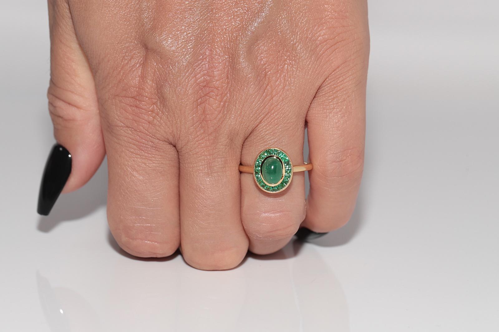 New Made Bague en or 18k ornée d'émeraudes naturelles taillées en cabochon et en calibre en vente 9