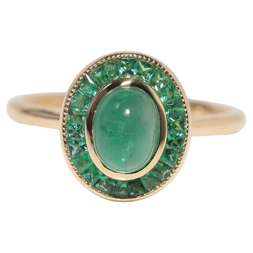 Anello decorato in oro 18k con taglio cabochon e smeraldo di calibro naturale di nuova fabbricazione