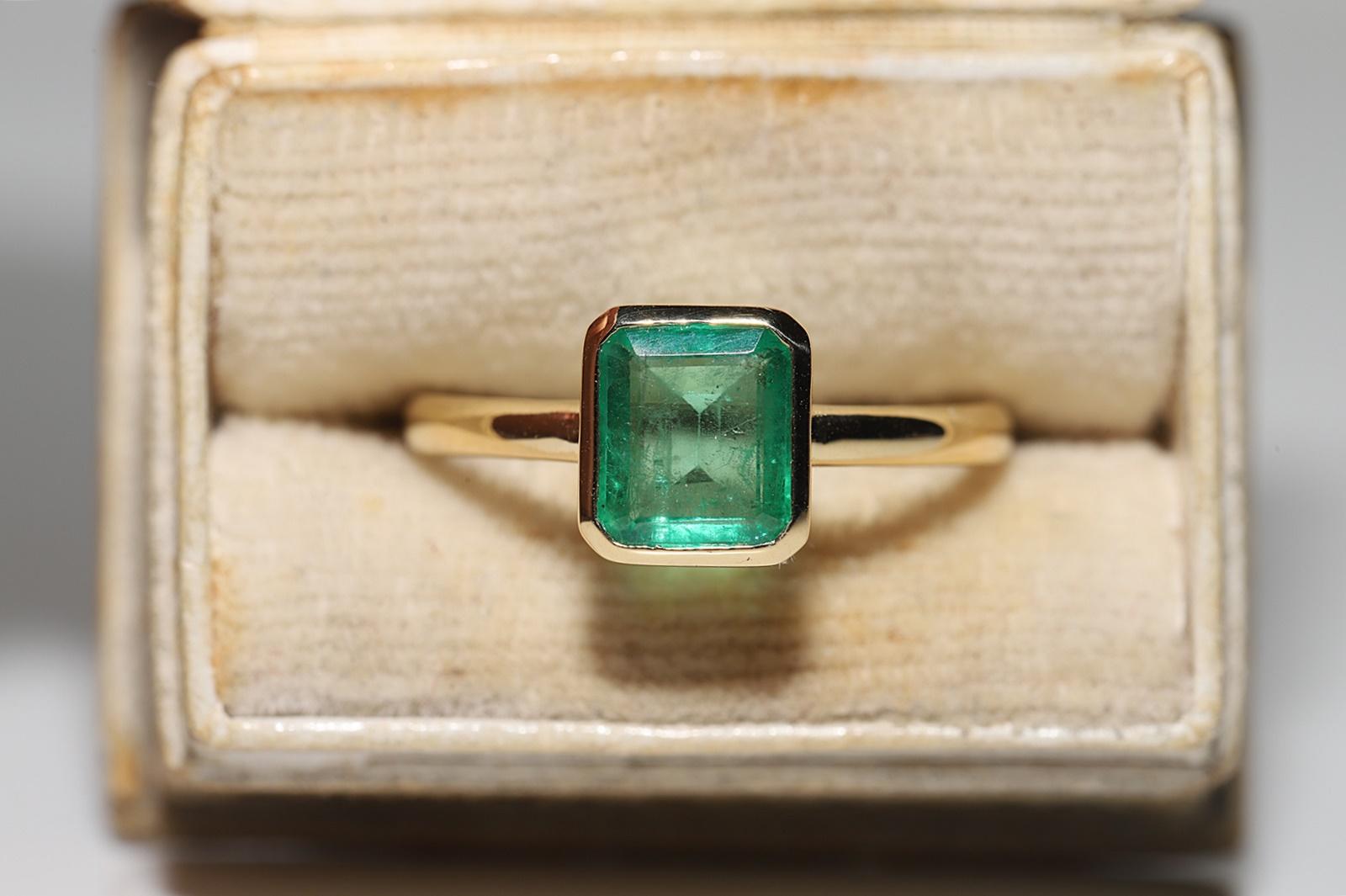 In very good condition.
Total weght is 3.4 grams.
Totally is emerald 1.20 ct.
Ring size is US 6.5 (We offer free resizing)
We can make any size.
Box is not included.
Please contact for any questions.