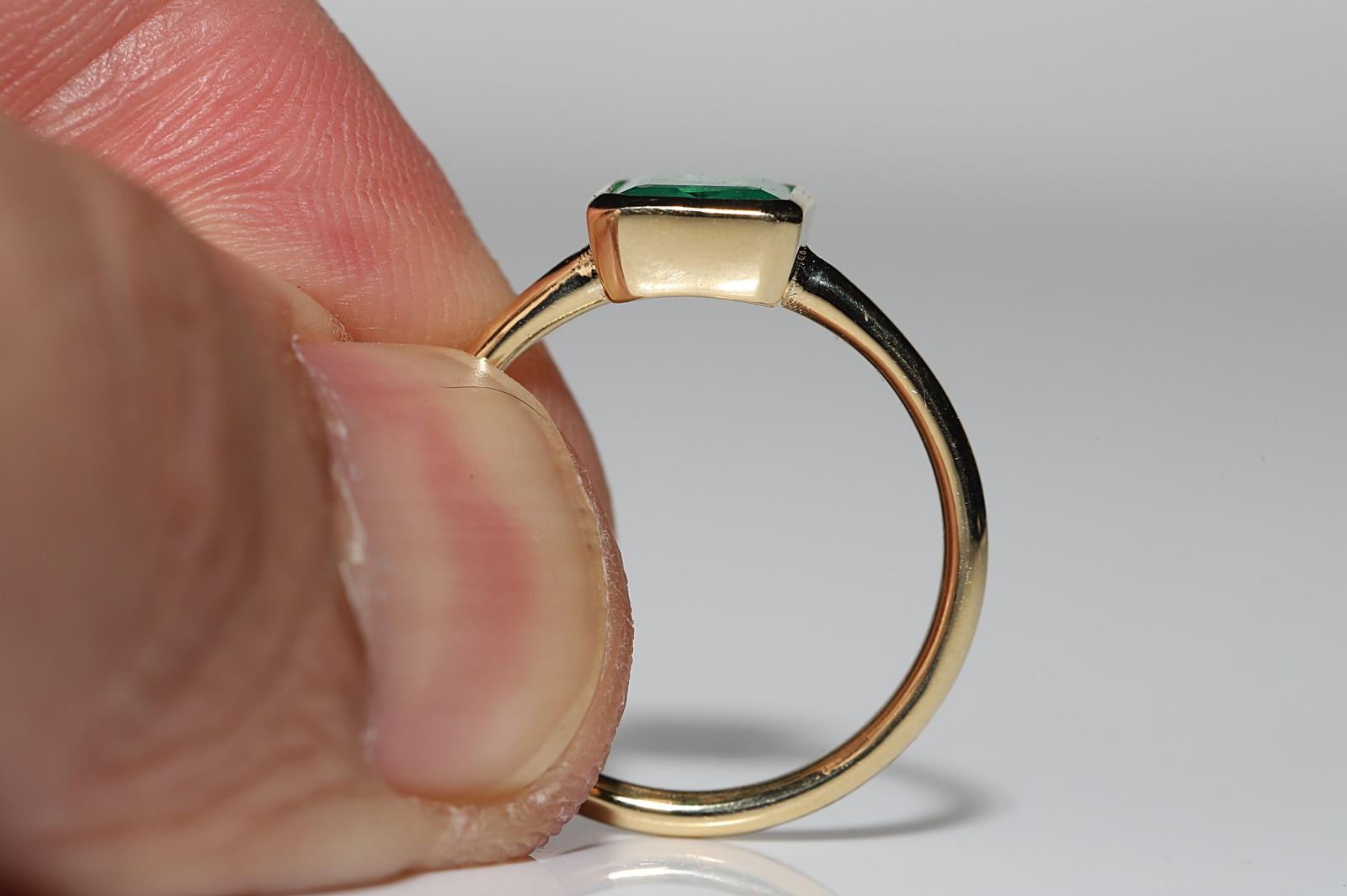 New Made 18k Gold Natural Colombian Emerald Decorated Engagement Solitaire Ring  en vente 1